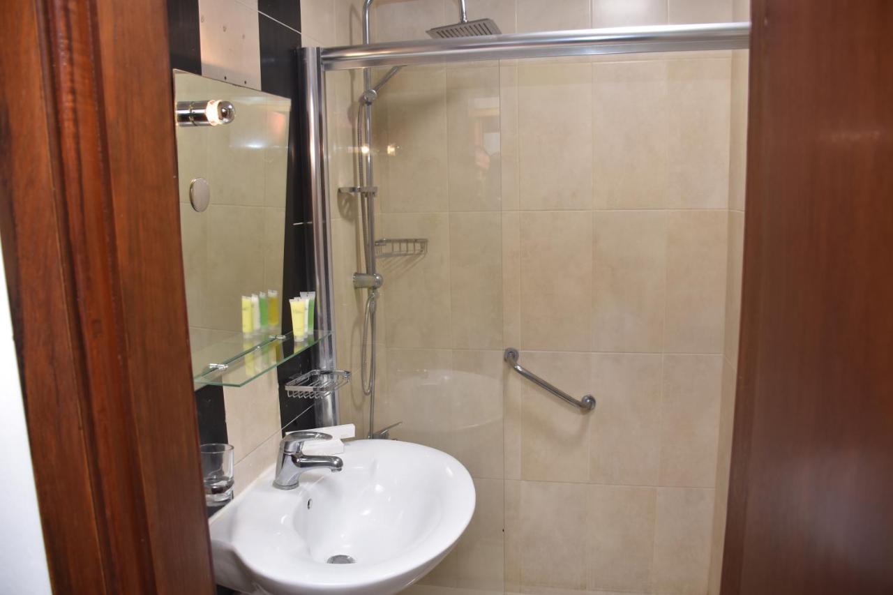 Madison Hotel Amman Buitenkant foto