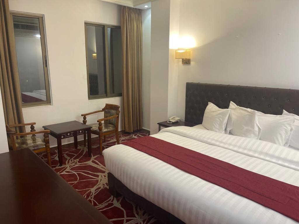 Madison Hotel Amman Buitenkant foto