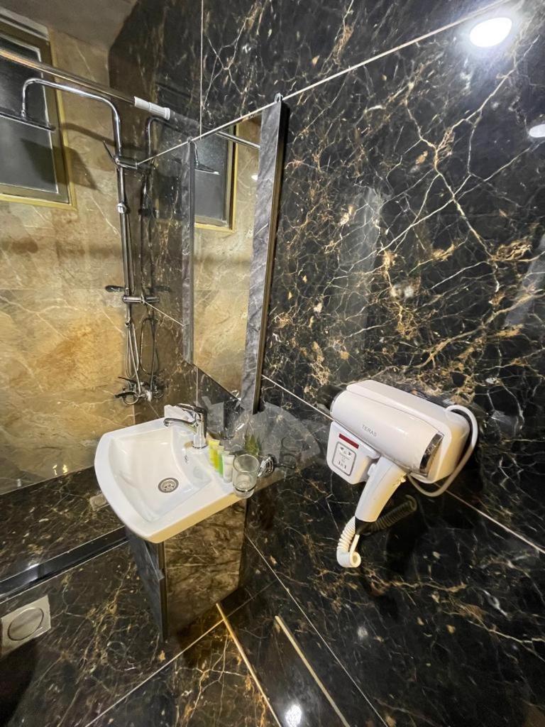 Madison Hotel Amman Buitenkant foto