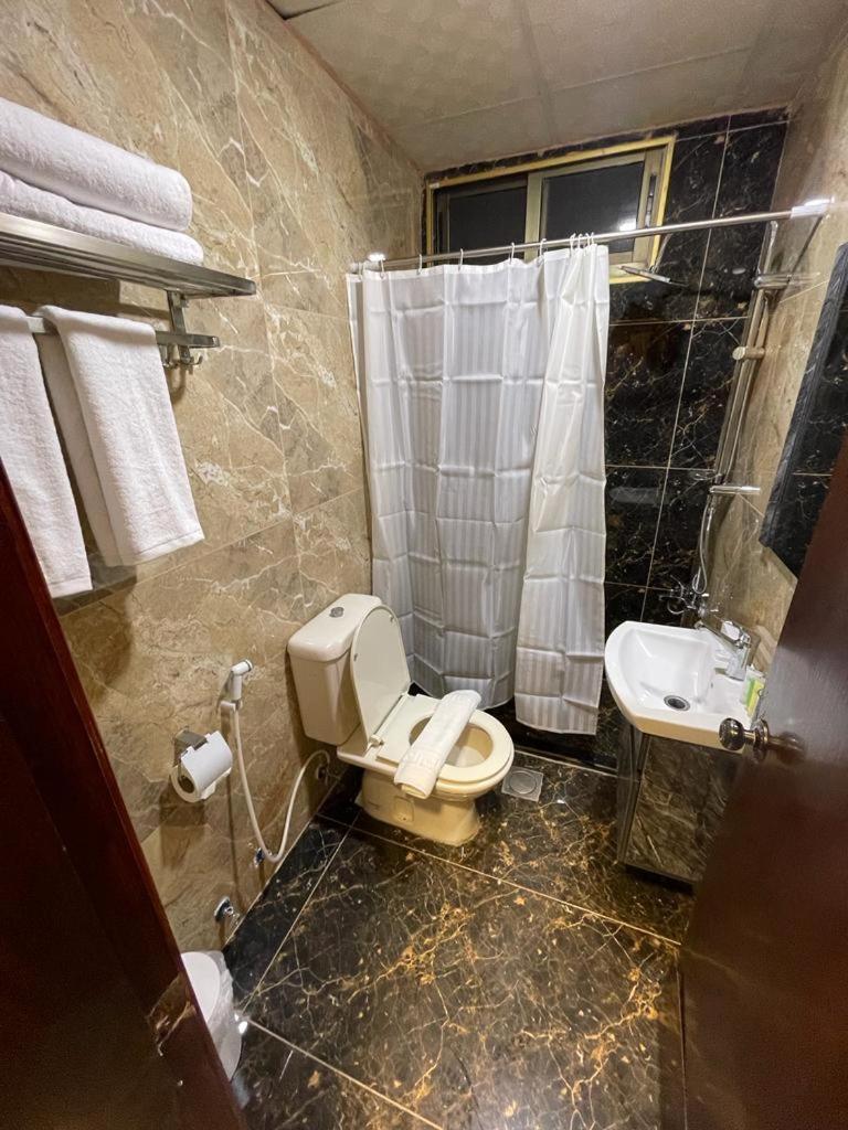 Madison Hotel Amman Buitenkant foto